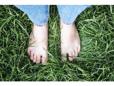 Blote voeten in het gras goed voor uw gezondheid | Hendriks Graszoden